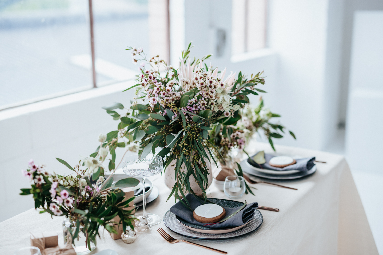 Australian inspired Christmas festive table styling   Eclectic ...