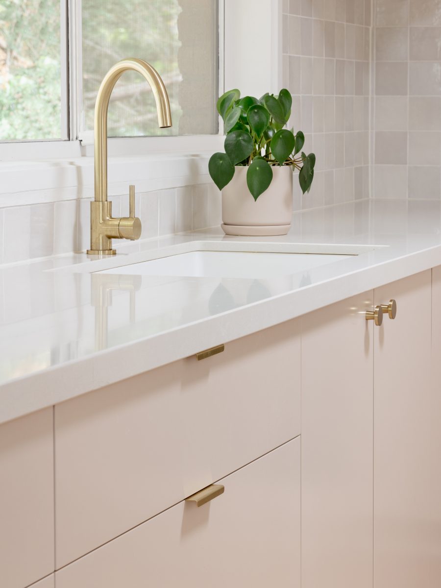 eclectic-creative-kitchen-sink-undermount